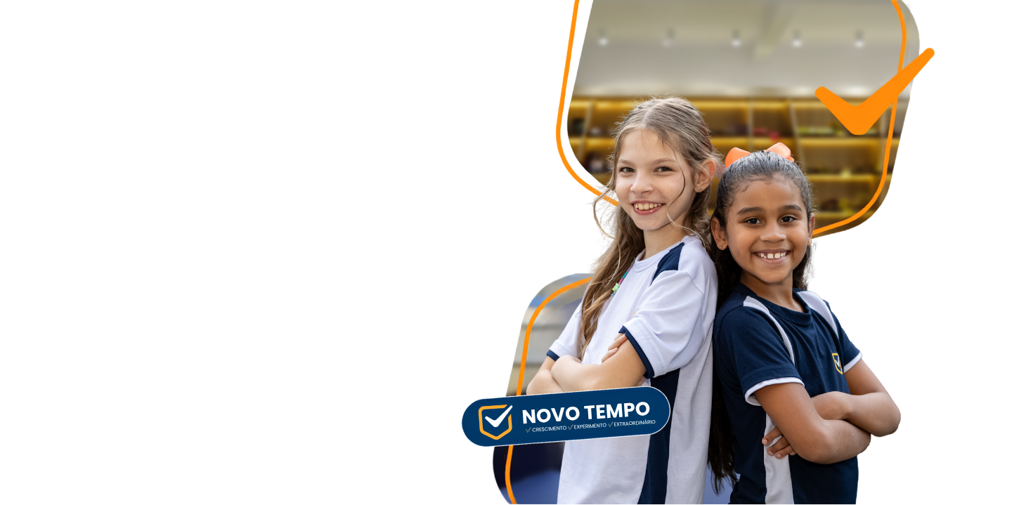 Criança do Colégio Novo Tempo com o mascote